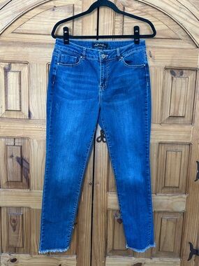 CHARLIE B Scallop Back Denim